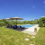 Vila Poolside Grand Retreat *