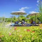 Vila Poolside Grand Retreat Vosteni