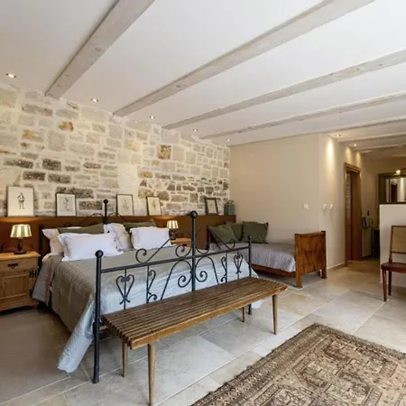 Vila Poolside Grand Retreat