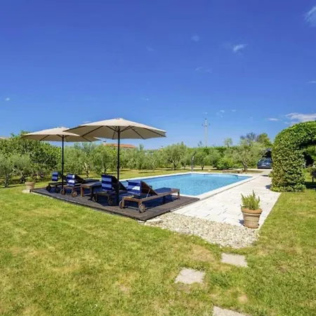 Vila Poolside Grand Retreat *