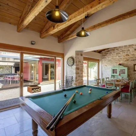 Villa Poolside Grand Retreat